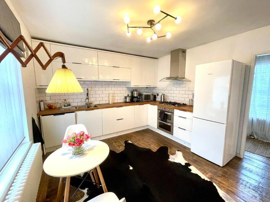 Gorgeous 2 Bedroom Apartment Edge Of Cabot Circus Бристоль Екстер'єр фото